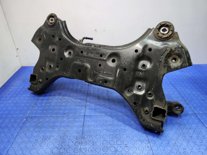 2016 Kia Sedona Crossmember/Cradle/Undercarria