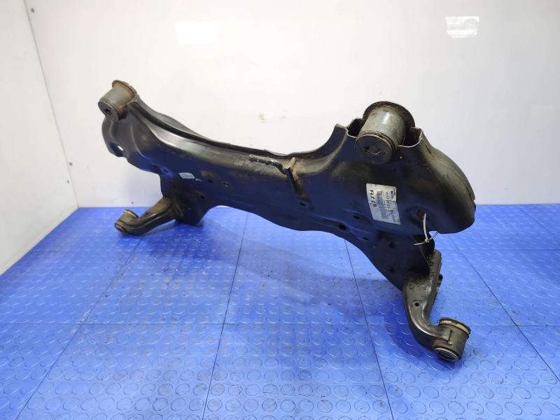 2016 Kia Sedona Crossmember/Cradle/Undercarria