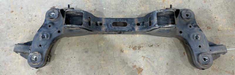 2016 Kia Sedona Crossmember/Cradle/Undercarria