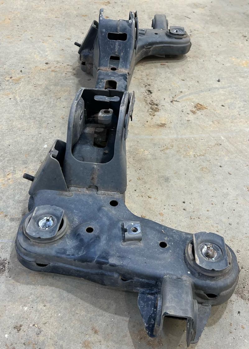 2016 Kia Sedona Crossmember/Cradle/Undercarria