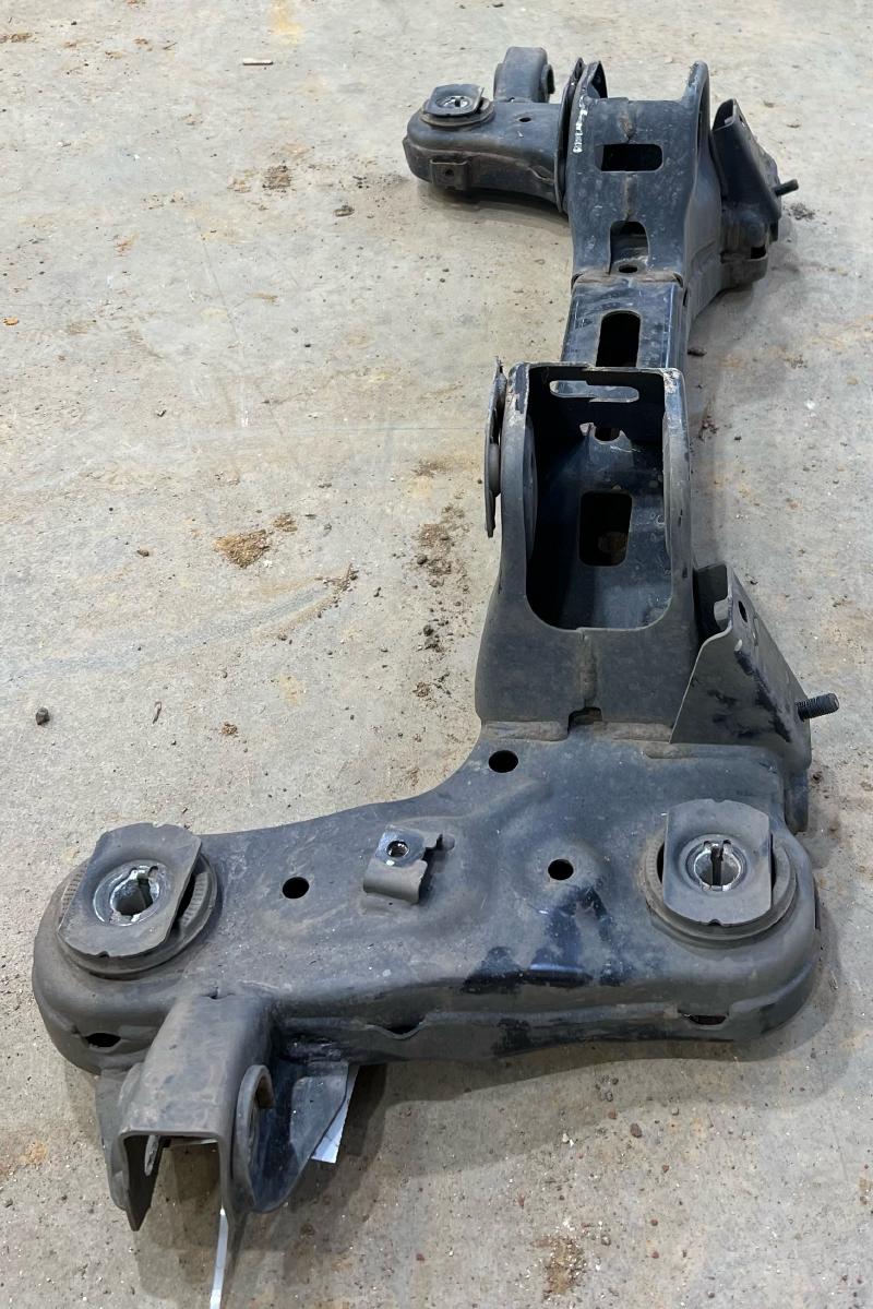 2016 Kia Sedona Crossmember/Cradle/Undercarria