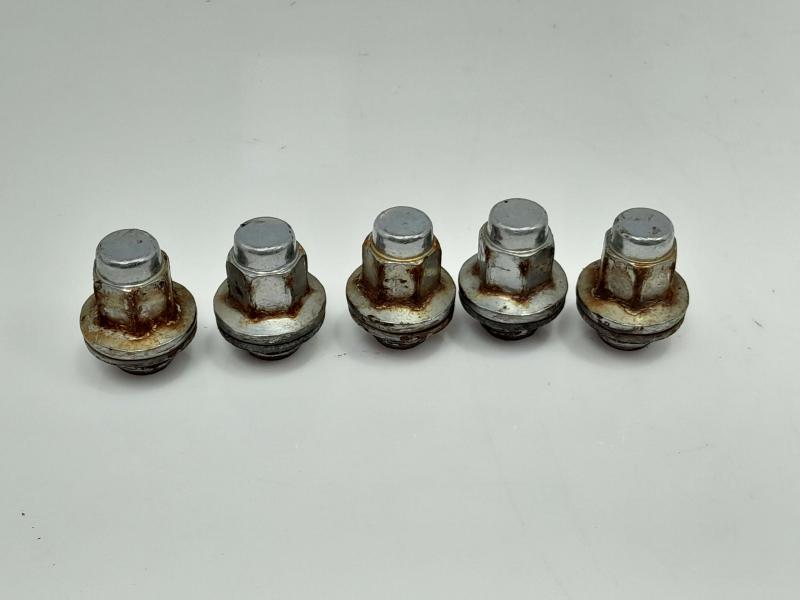 2008 Toyota Sequoia Lug Nuts