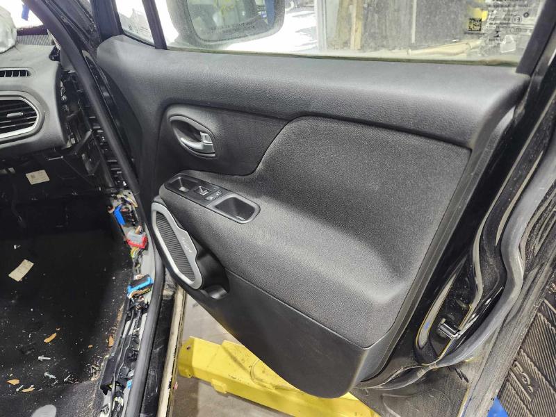 2021 Jeep Renegade Front Door Trim Panel