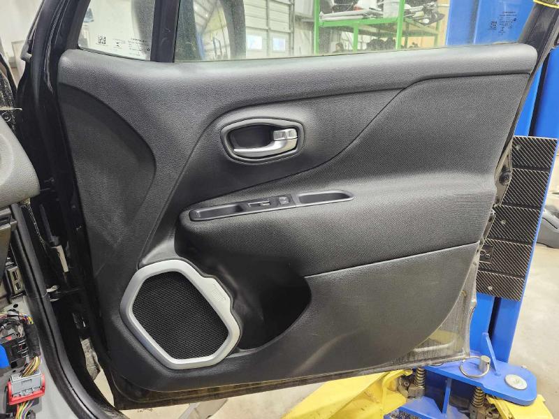 2021 Jeep Renegade Front Door Trim Panel