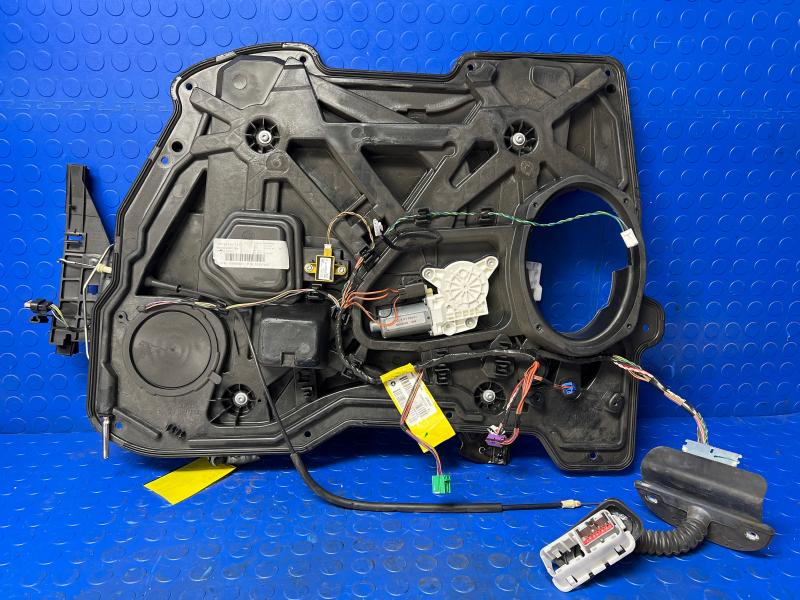 2019 Dodge Grand Caravan Front Door Regulator