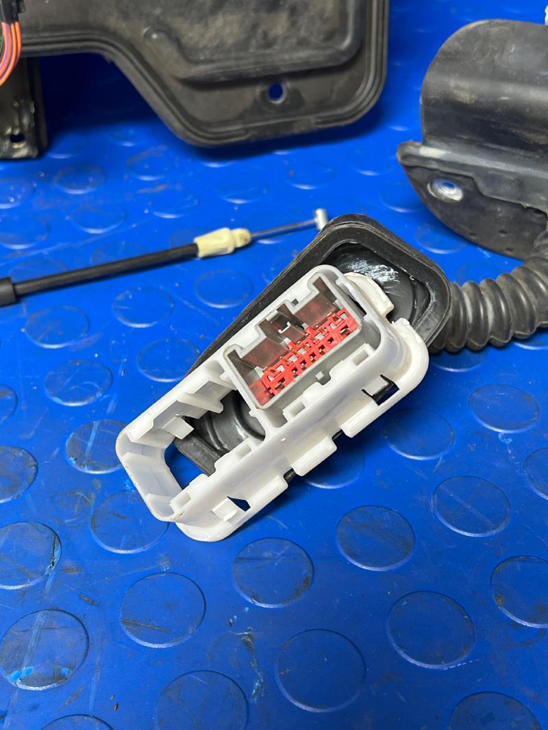 2019 Dodge Grand Caravan Front Door Regulator