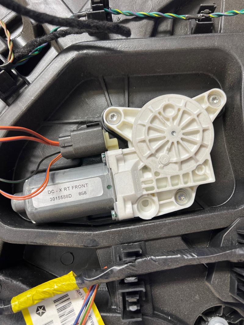 2019 Dodge Grand Caravan Front Door Regulator