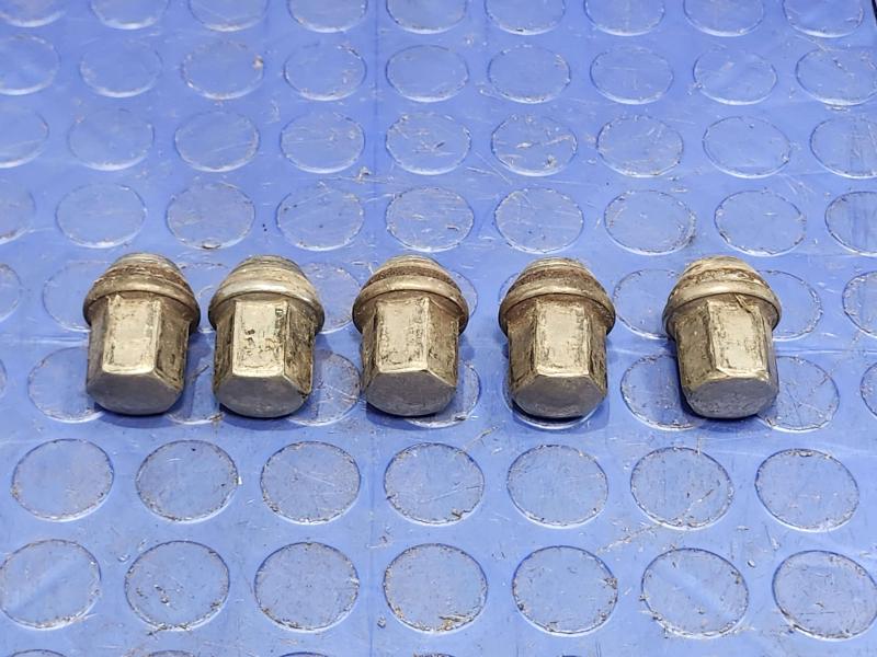 2002 Dodge Ram 1500 Lug Nuts