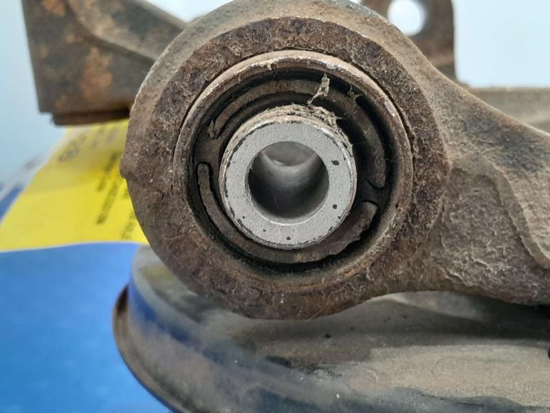 2012 Kia Sorento Rear Knuckle/Stub Axle