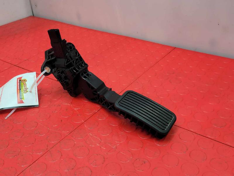 2016-2018 Acura RDX Accelerator Pedal Assembly Genuine OEM Part 17800-T1W-A01