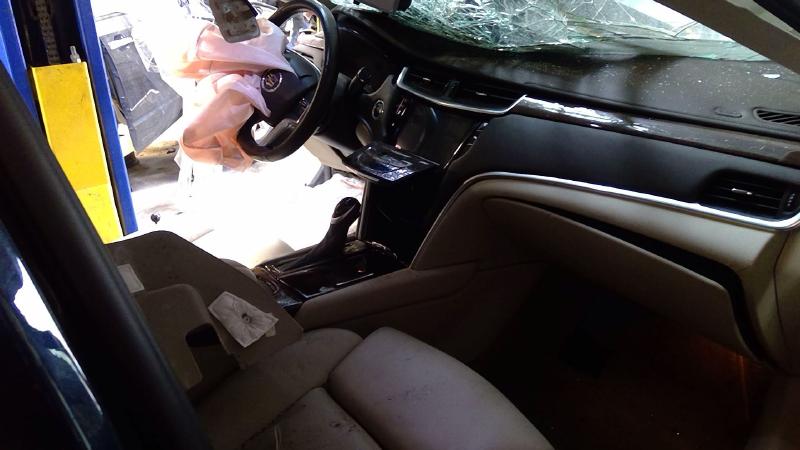 2013 Cadillac XTS Front Console