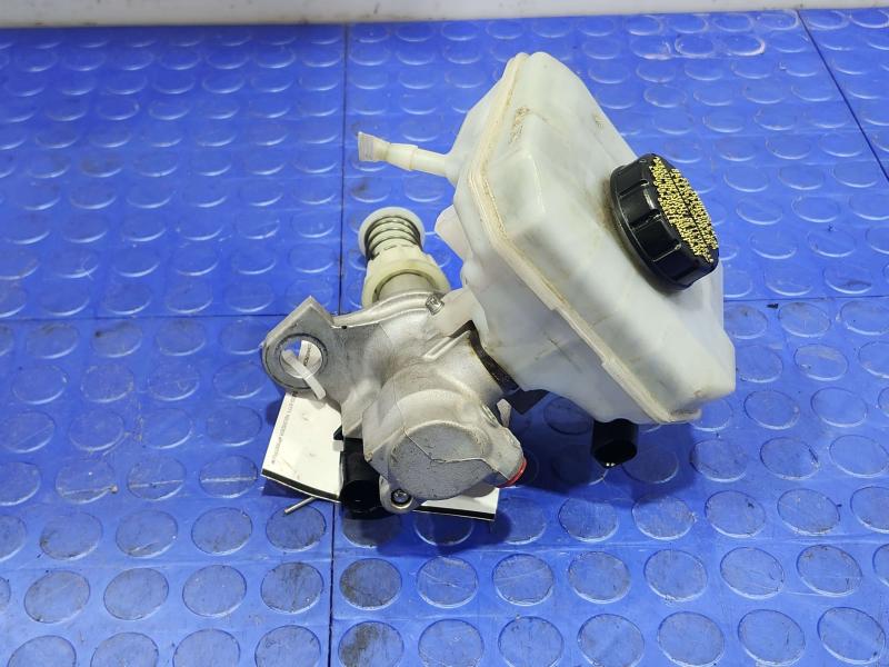2017-2019 Audi Q7 OEM Brake Master Cylinder Assembly Genuine 4M0611021A