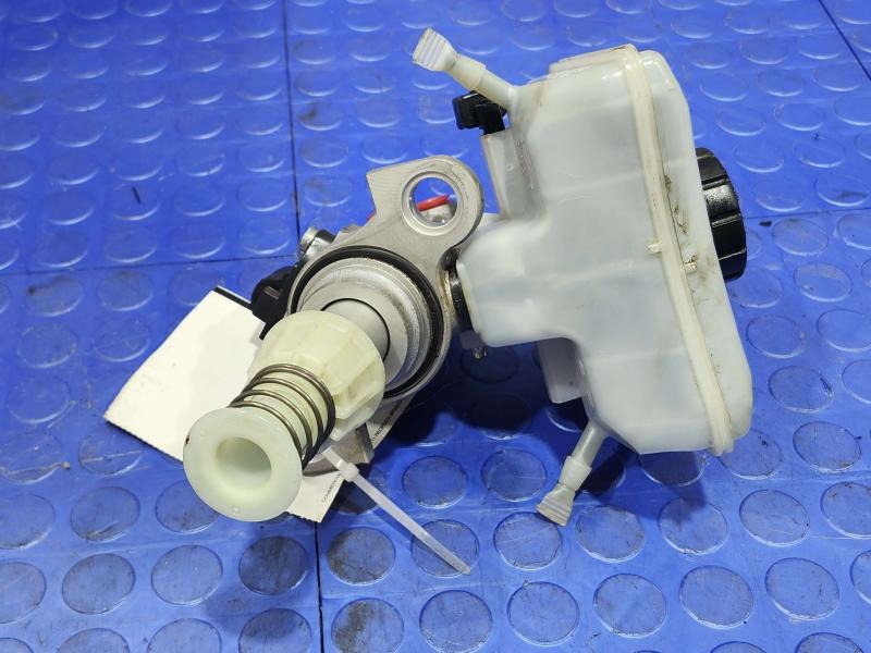 2017-2019 Audi Q7 OEM Brake Master Cylinder Assembly Genuine 4M0611021A
