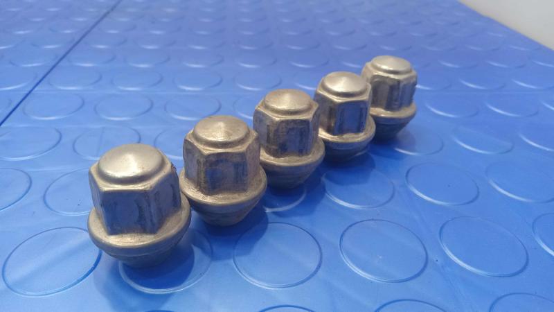 2013 Ford Escape Lug Nuts