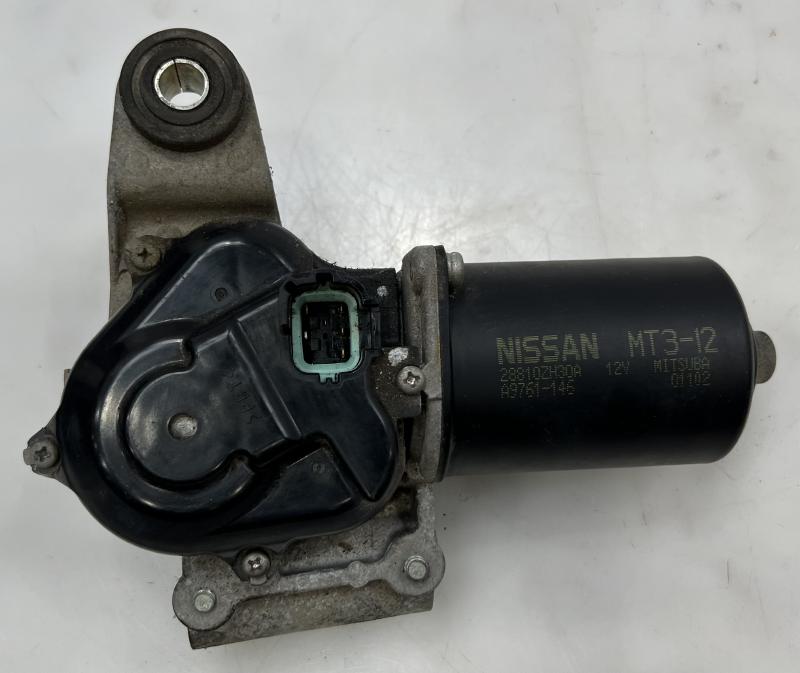 2011 Nissan Armada Wiper Motor Front