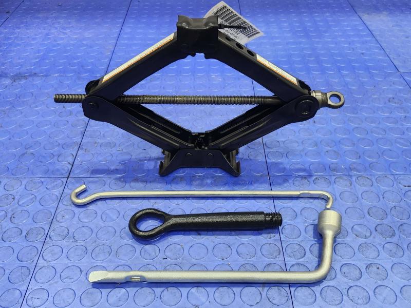 2017 Toyota Prius Jack Assembly