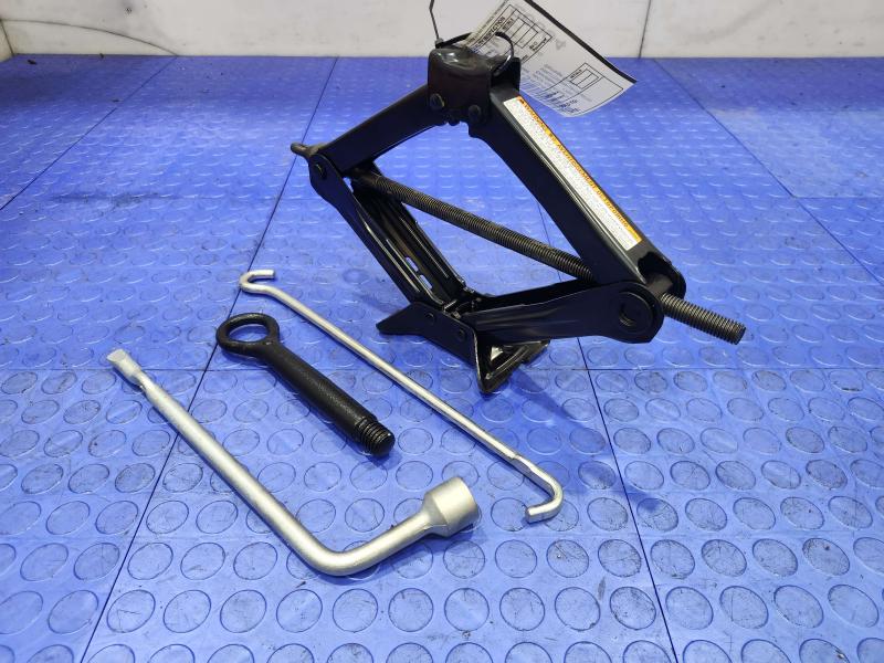 2017 Toyota Prius Jack Assembly