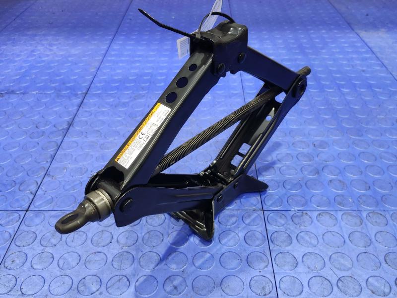 2017 Toyota Prius Jack Assembly