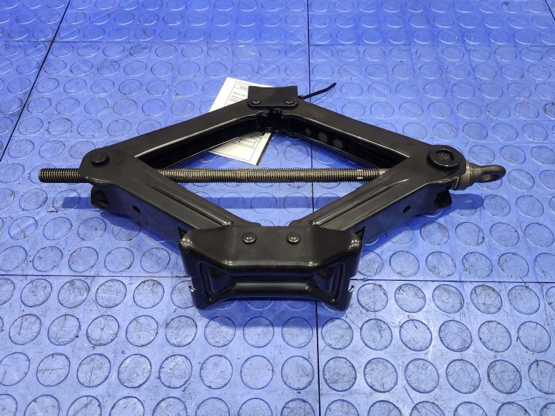 2017 Toyota Prius Jack Assembly