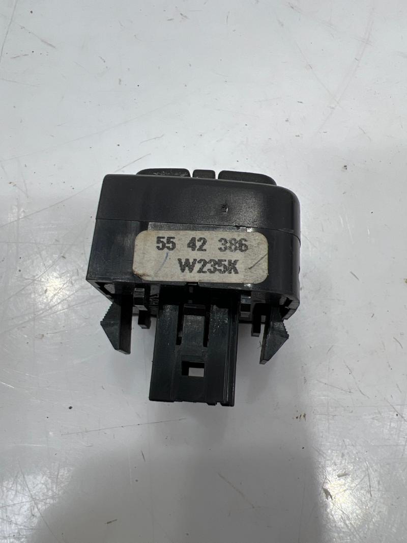 1999 - 2003 Saab 9-3 OnStar Control Switch OEM 5542386