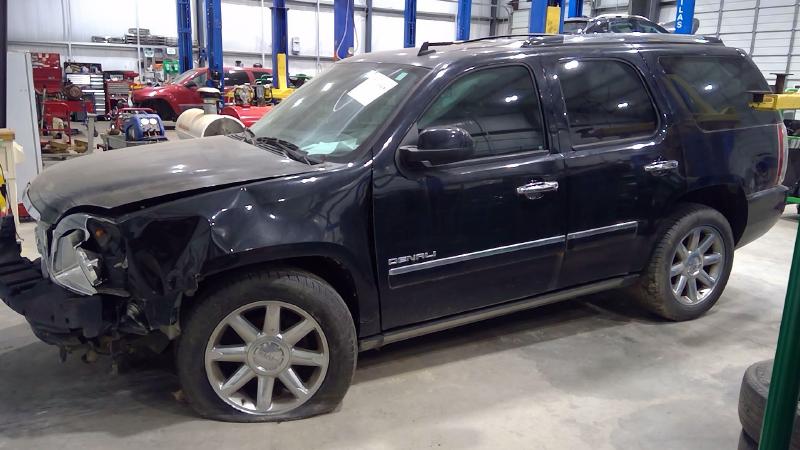 2013 GMC Yukon Center Pillar