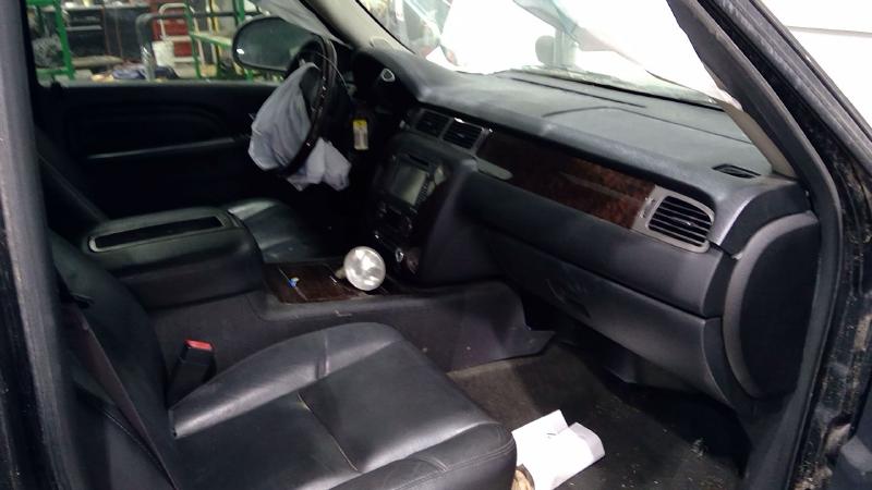 2013 GMC Yukon Center Pillar