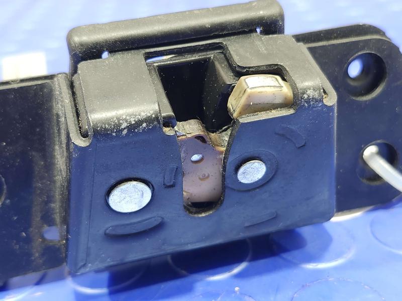 2008 Honda Fit Lid Latch