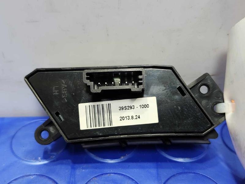2013-2016 Hyundai Santa Fe Steering Wheel Bluetooth Phone Switch Genuine OEM