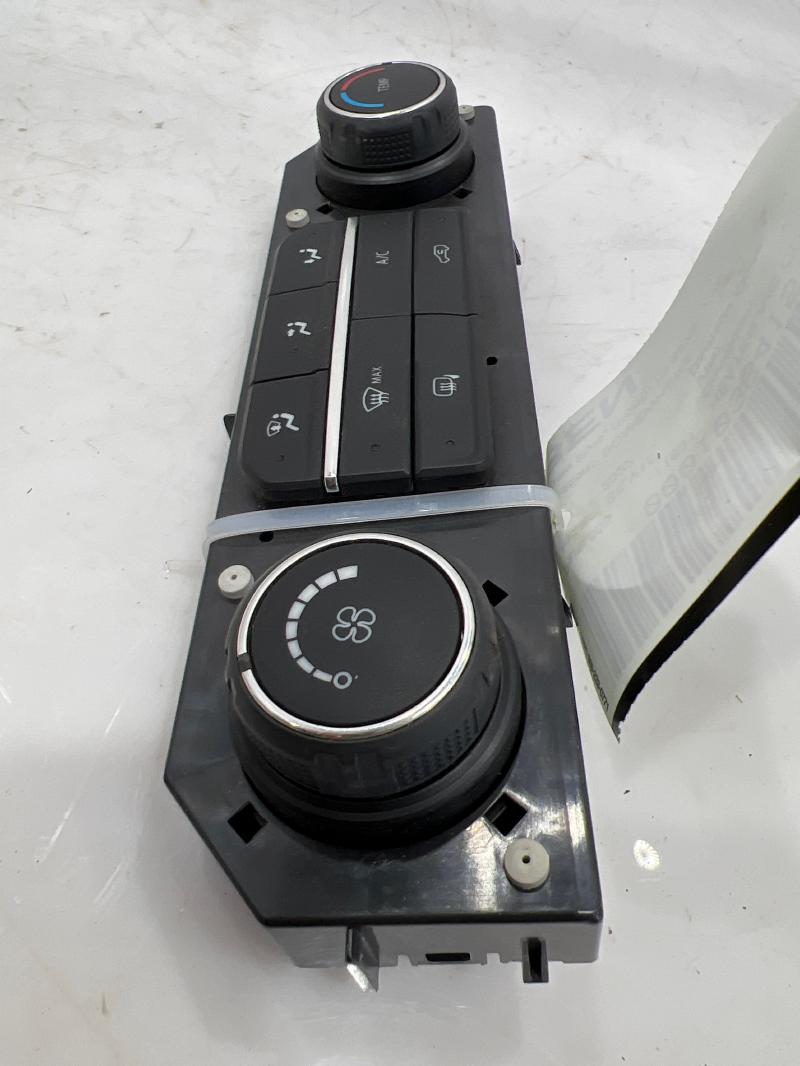2022 Chevrolet Silverado 1500 Heater A/C Control