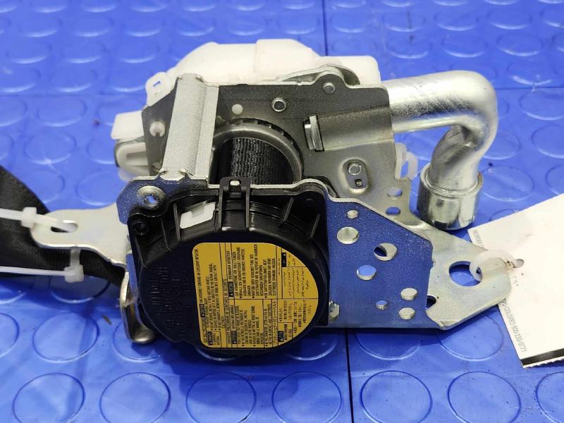 2014 Toyota Prius Front Seat Belt