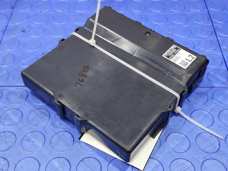 2016 Toyota Prius Hybrid-Electric Control Module Genuine OEM Part 89981-47461