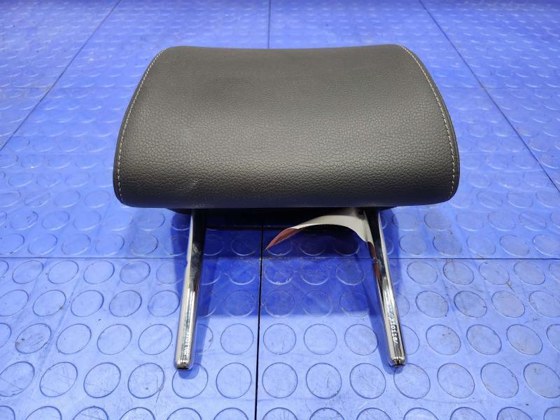 2018 Volkswagen Passat Headrest