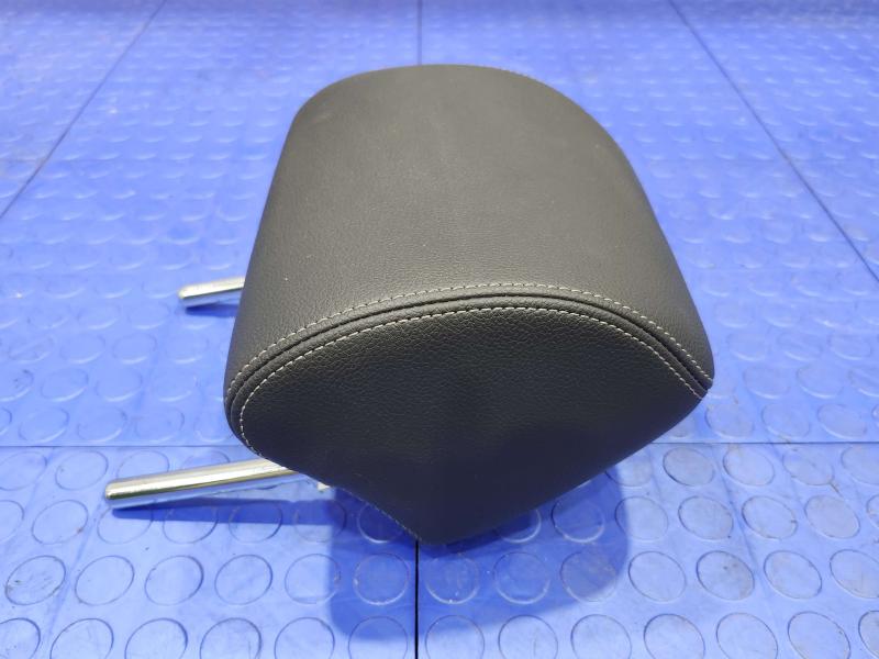 2018 Volkswagen Passat Headrest