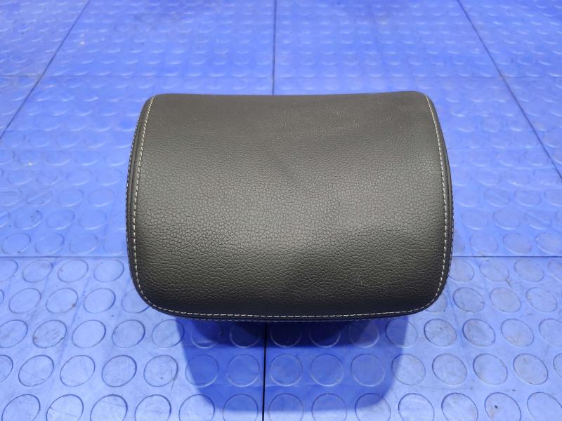 2018 Volkswagen Passat Headrest