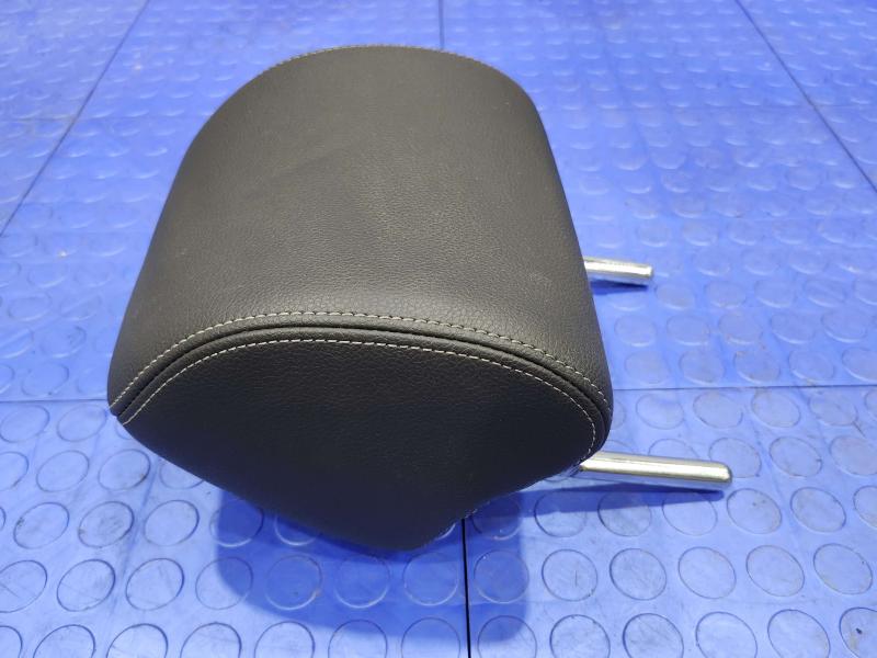 2018 Volkswagen Passat Headrest
