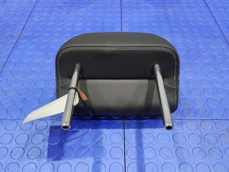 2018 Volkswagen Passat Headrest