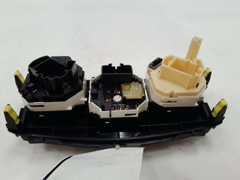 2009 Toyota Corolla Heater A/C Control