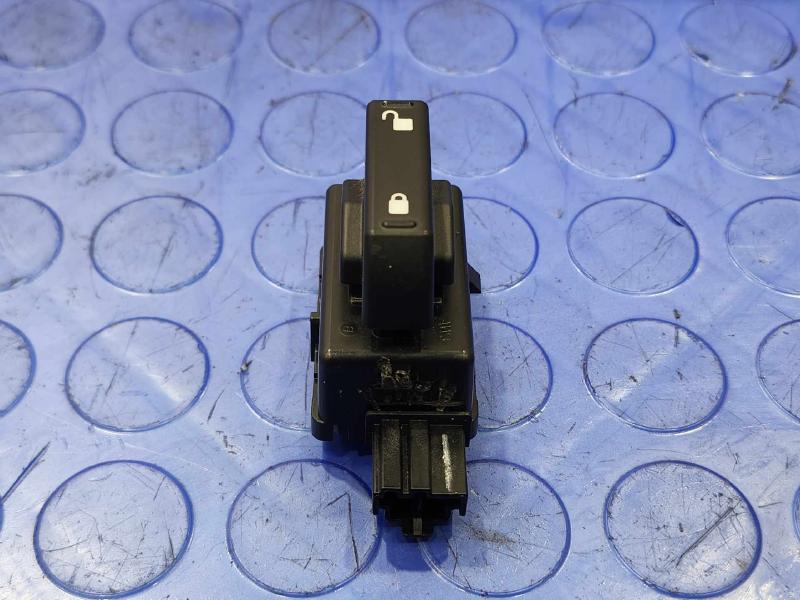 2014 Ford Mustang Door Switch Front