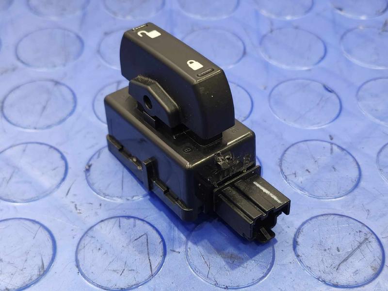 2014 Ford Mustang Door Switch Front