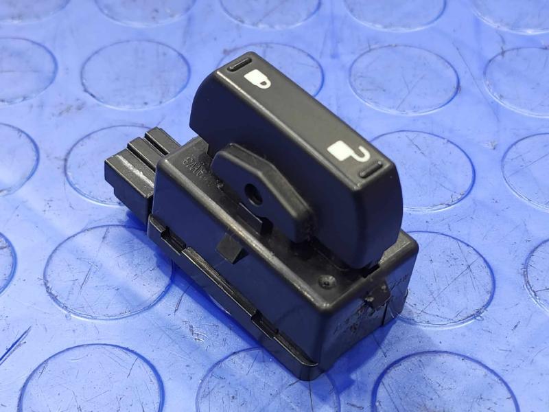 2014 Ford Mustang Door Switch Front