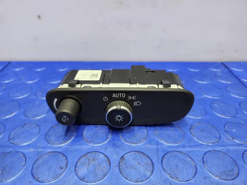 2023 Chevrolet Bolt EUV Headlight Switch (Dash Mtd)