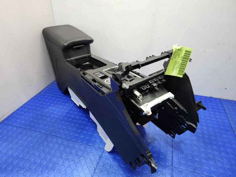 2022 Mitsubishi Eclipse Cross Front Console