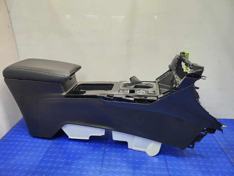 2022 Mitsubishi Eclipse Cross Front Console