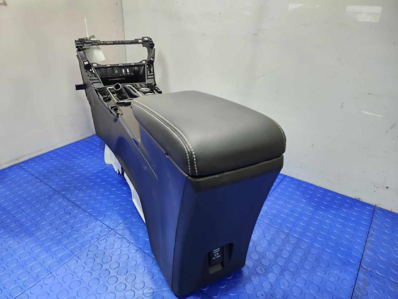 2022 Mitsubishi Eclipse Cross Front Console