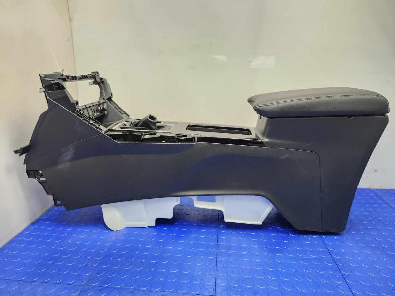2022 Mitsubishi Eclipse Cross Front Console