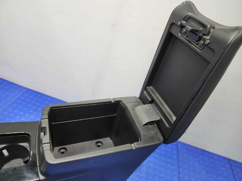 2022 Mitsubishi Eclipse Cross Front Console
