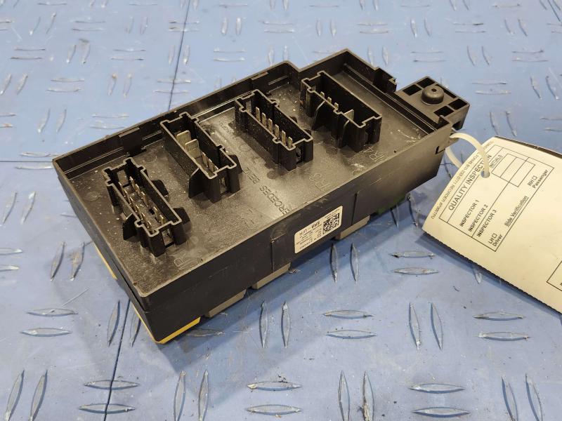 2010 Mercedes ML-Class Engine Fuse Box