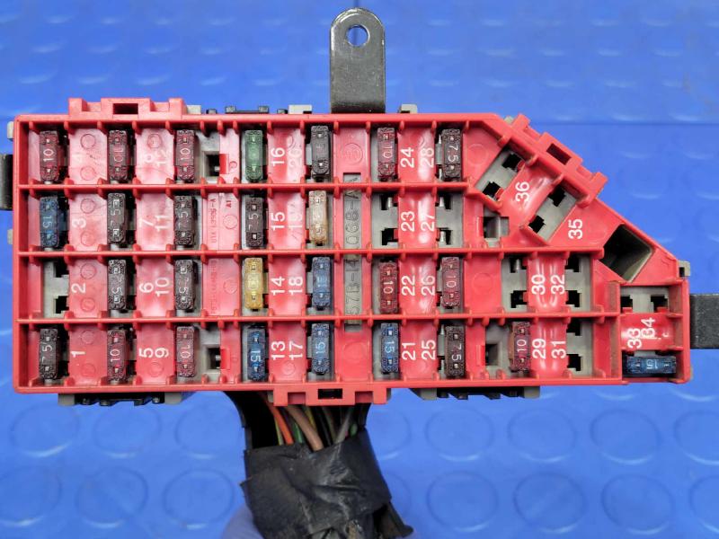 1996 Mazda B2300 Cabin Fuse Box