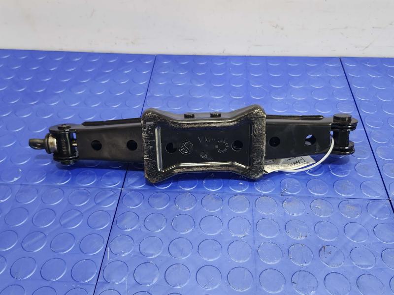 2020 Volkswagen Passat Jack Assembly