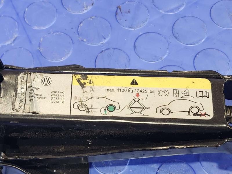 2020 Volkswagen Passat Jack Assembly